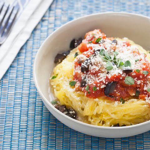 spaghetti with sauce in white bowl